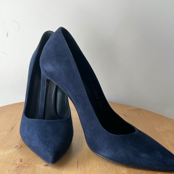 Saint Laurent Navy Blue Suede Pump Size 6.5.      0069 - Picture 1 of 6